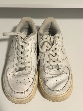 Nike White Leather Sneakers with Cream Sole